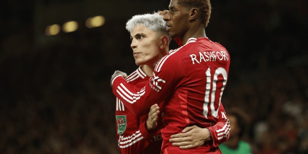 曼联转会难题多：小蜜蜂要价极高不卖姆贝莫，卖出5人组各有难处